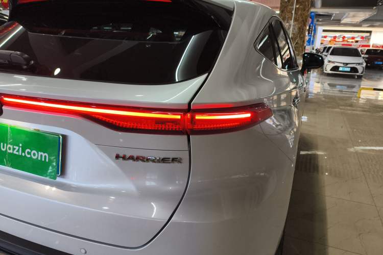 Used Toyota Harrier 2023 2.0L CVT Two-Wheel Drive Deluxe Edition
