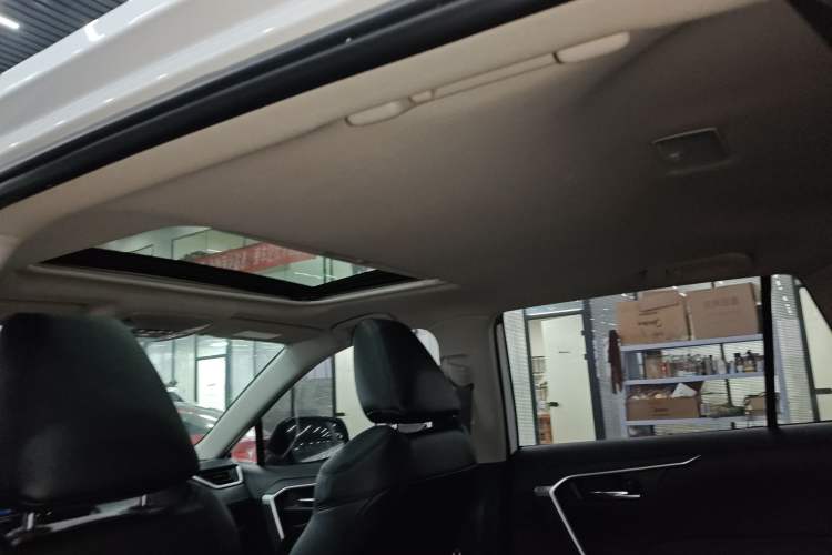 Used Toyota RAV4 2023 2.0L CVT 4x4 Adventure Edition
