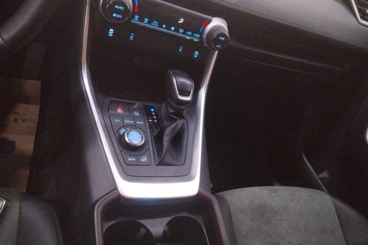 Used Toyota RAV4 2022 2.0L CVT Four-Wheel Drive Premium Edition
