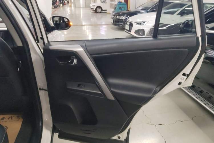 Used Toyota RAV4 2016 2.0L CVT 4x4 New Edition China V Standard
