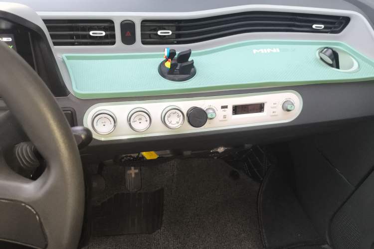 Used Wuling Hongguang MINIEV 2021 Macaron Fashion Model Lithium Iron Phosphate
