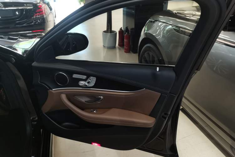 Used Mercedes-Benz E-Class New Energy 2022 Restyled E 350 e L Plug-in Hybrid Sports Sedan
