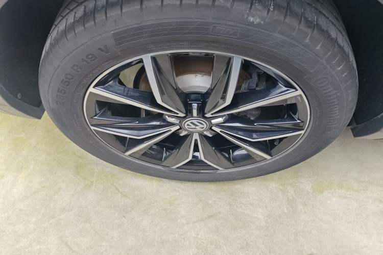 Used Volkswagen Tiguan L 2019 Revised 330TSI Automatic Two-Wheel Drive Smart & Luxury Edition China VI Standard