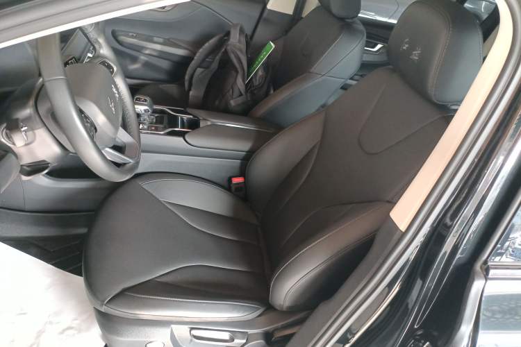 Used Hongqi E-QM5 2022 431 km Charge & Enjoy Edition
