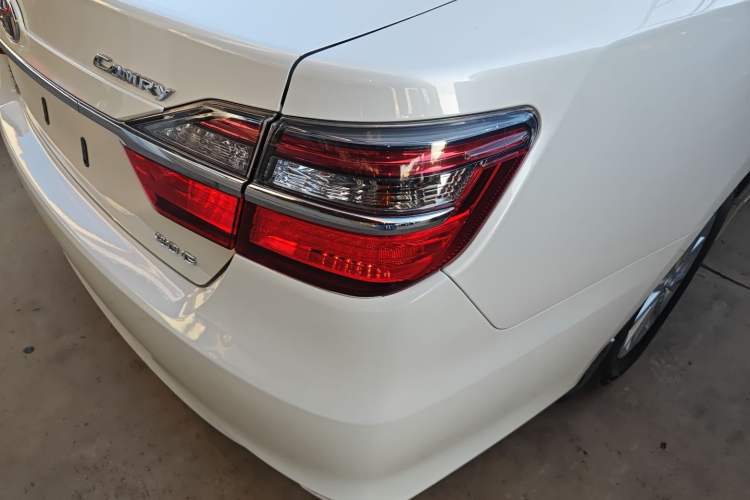 Used Toyota Camry 2016 2.0G 10th Anniversary Leading Edition
