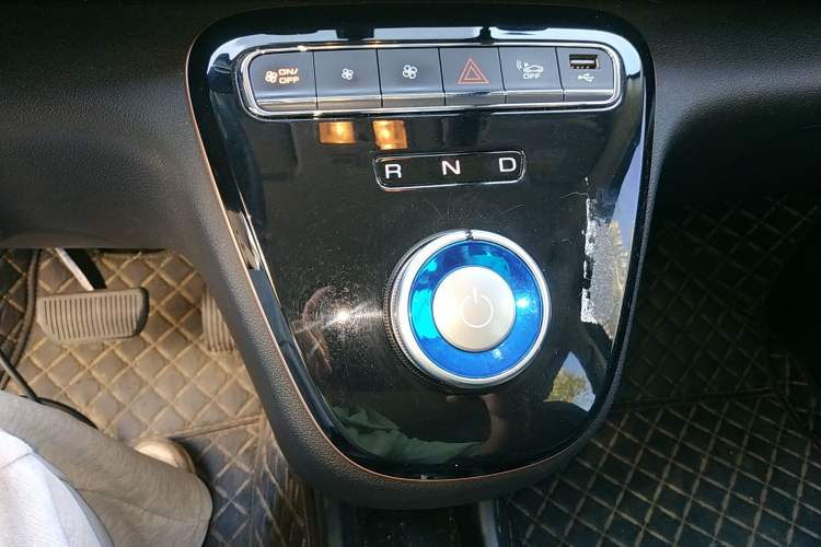 Used ORA White Cat 2022 Xiaoyue Mao Edition 360 km Luxury Model Lithium NMC
