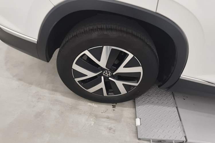 Used Volkswagen Tayron 2024 300TSI Two-Wheel-Drive Luxury Plus Advanced Version
