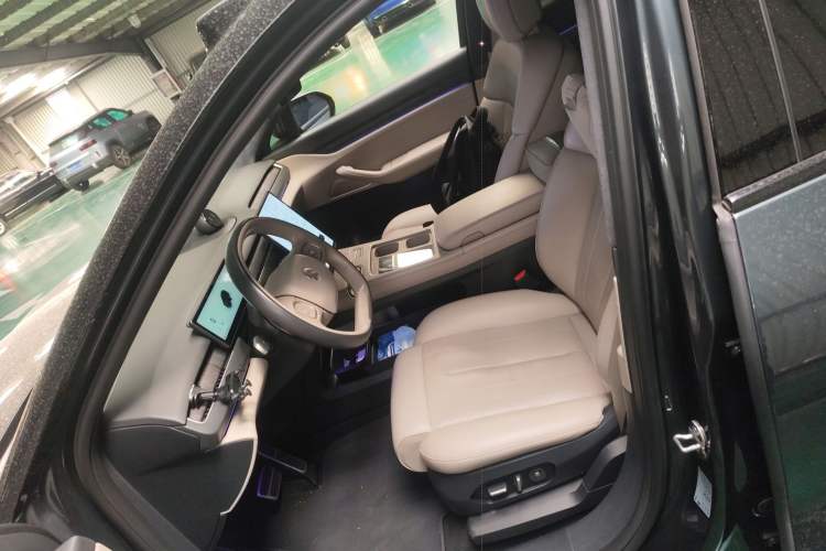 Used Nio ES8 2023 75 kWh Executive Edition
