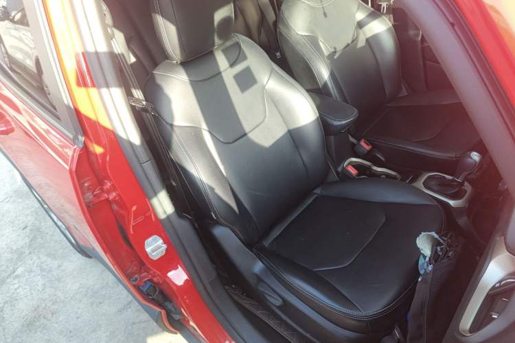 Used  Renegade 2018 Connected Large Screen Version 180T Automatic High-Energy Edition
