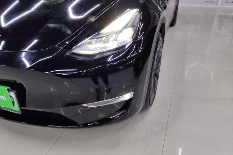 Used Tesla Model Y 2023 Long-Range All-Wheel-Drive Version
