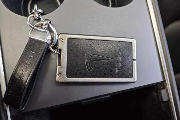 Used Tesla Model Y 2021 Long-Range All-Wheel-Drive Version 3D7
