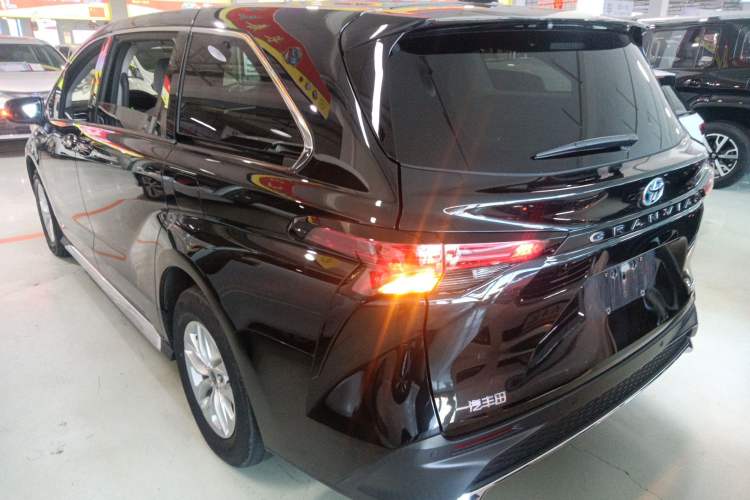 Used Toyota Granvia 2023 2.5L Hybrid Comfort Edition