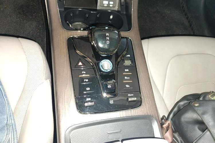 Used BYD Han 2024 EV Glory Edition 610 km All-Wheel Drive "Tian Shen Zhi Jia" Intelligent Driving Model
