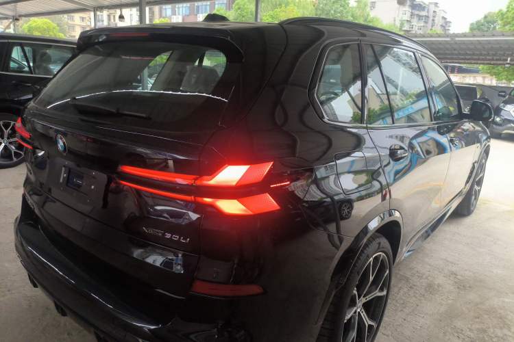 Used BMW X5 2023 xDrive 30Li Luxury M Sport Night Edition Package
