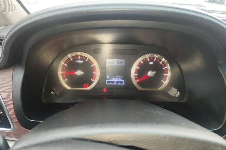 Used FORTHING Lingzhi 2017 M5L 1.6L 7-Seater Comfort Model
