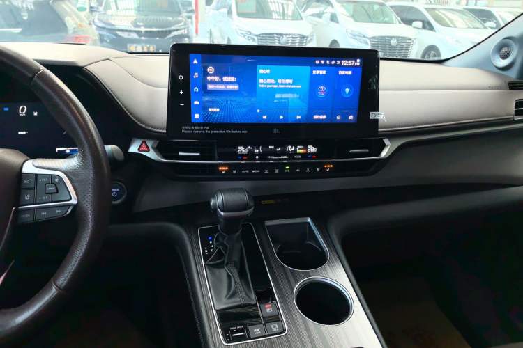 Used Toyota Granvia 2023 2.5L Hybrid Flagship VIP Edition
