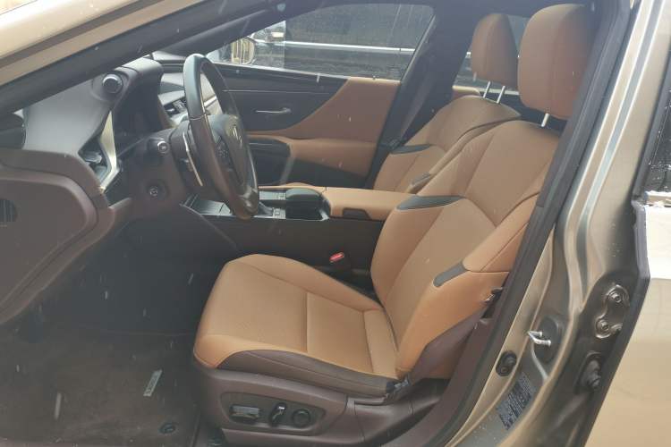 Used Lexus ES 2020 200 Excellence Edition
