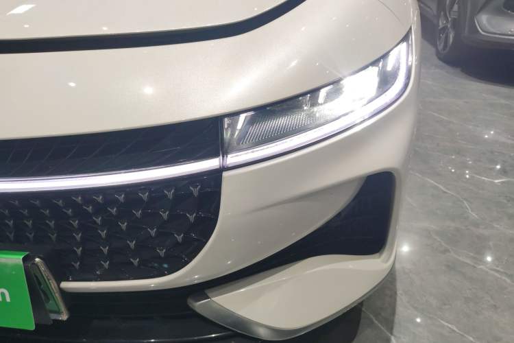 Used VOYAH PASSION 2024 PHEV Four-Wheel Drive Ultra-Long Range Flagship Model
