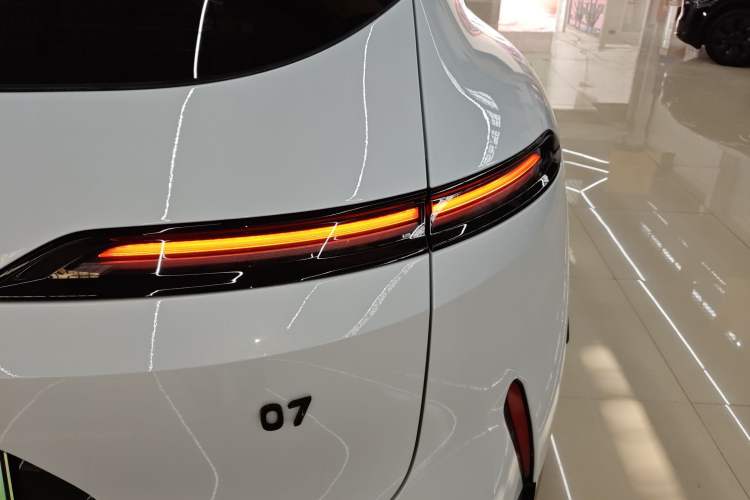 Used  07 2024 Ultra All-Electric Four-Wheel Drive
