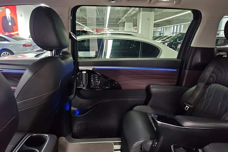 Used GAC Trumpchi M8 2024 Master Series 400T Prestige Edition
