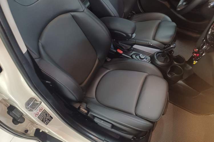 Used  MINI 2022 Updated 1.5T COOPER Classic Edition Five-Door Version
