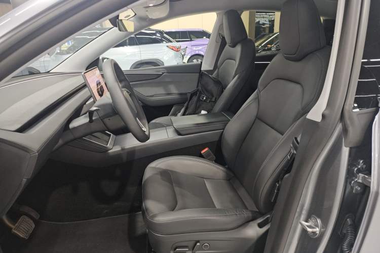 Used Tesla Model Y 2025 Rear-Wheel-Drive Version