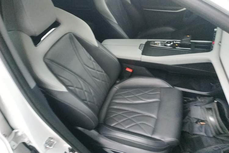 Used Changan CS75 PLUS 2024 3rd Generation Champion Edition 1.5T Intelligent Drive Dynamic Model
