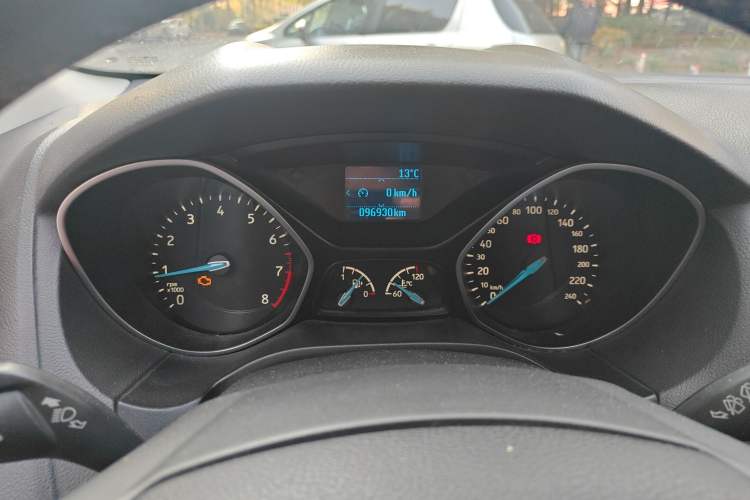 Used Ford Focus 2015 Hatchback EcoBoost 125 Manual – Ultra-Style Edition