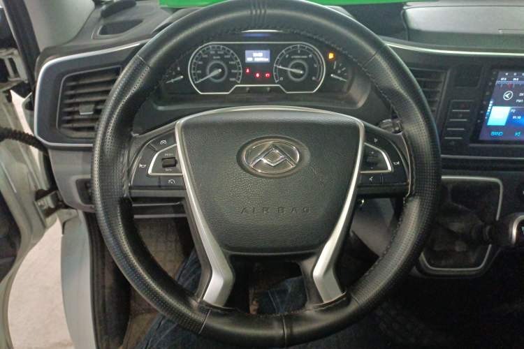 Used SAIC MAXUS Xintu V80 2023 2.0T Manual Classic Aoyuntong Short Wheelbase Ultra-Low Roof 7/8/9-Seater