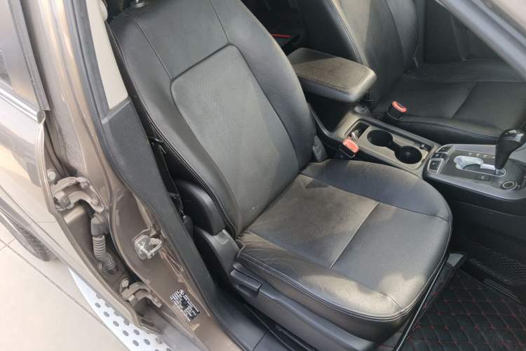 Used Chevrolet Captiva 2017 2.4L 4x4 Flagship Edition 7-Seater
