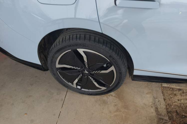 Used VOYAH PASSION 2023 Four-Wheel Drive Long-Range Version