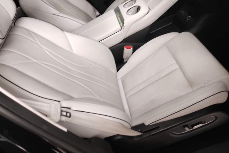 Used XPeng X9 2024 702 Ultra-Long Range Max
