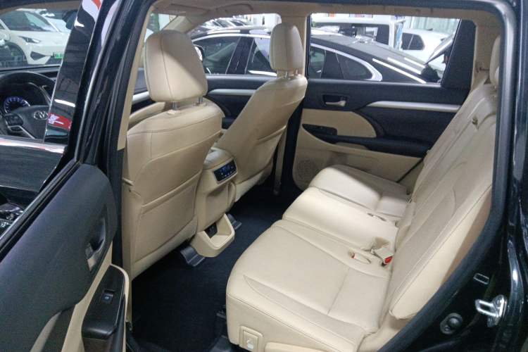 Used Toyota Highlander 2018 2.0T Four-Wheel Drive Luxury Edition 7 Seats China V Emission Standard
