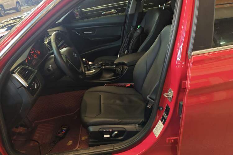 Used BMW 3 Series 2016 320Li Ambition Model
