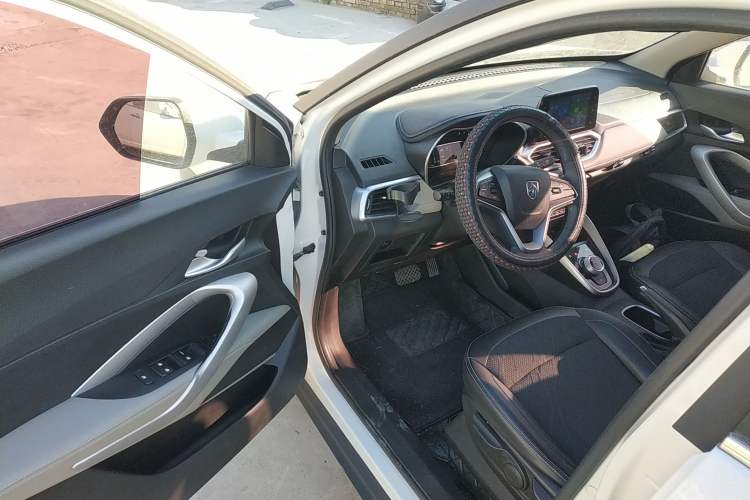 Used Baojun 510 2017 1.5L Automatic Fashion Model
