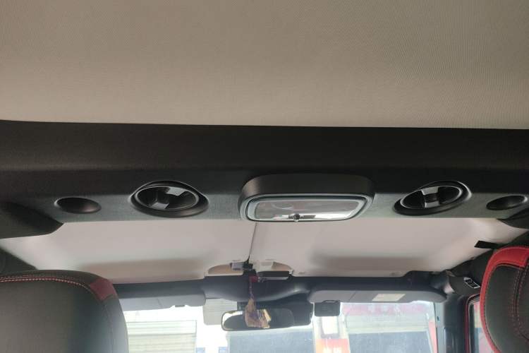 Used  BJ40 2019 Updated Version 2.0T Automatic All-Wheel Drive Urban Hunter Edition Premium China V Emission Standard
