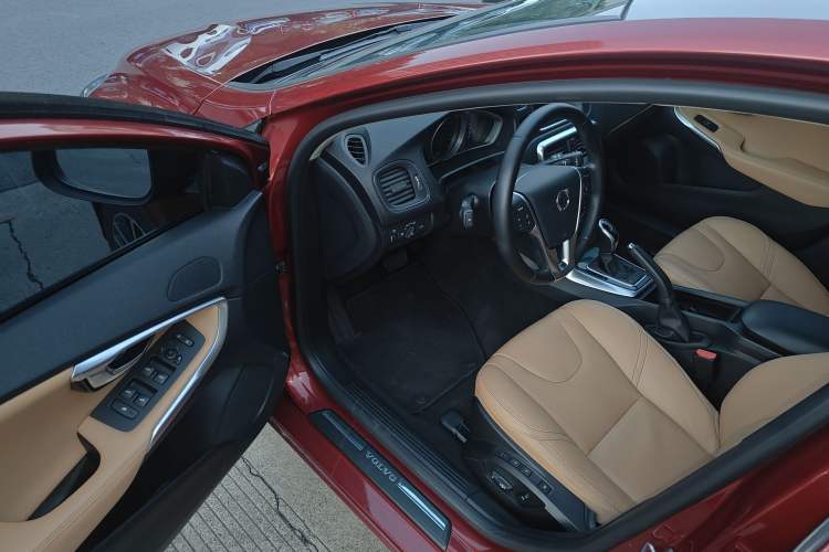 Used Volvo V40 2018 T3 Zhiyi Edition