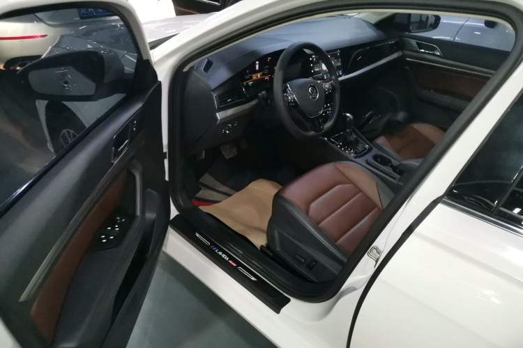 Used Volkswagen Lavida 2022 280TSI DSG Luxury Edition
