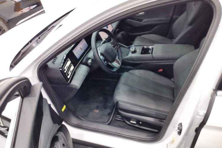 Used BYD Qin L 2024 DM-i 120KM Leading Model
