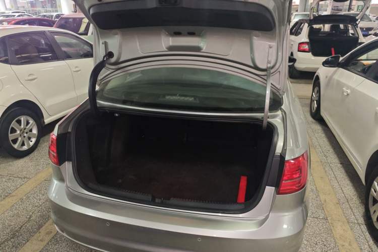 Used Volkswagen Sagitar 2015 1.6L Manual Comfort Model