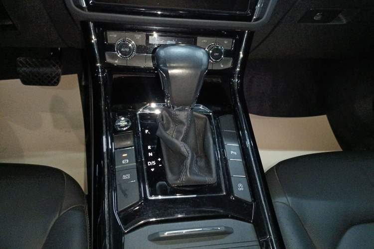 Used Volkswagen Phideon 2018 Revised Version 380TSI Two-Wheel Drive Business Edition