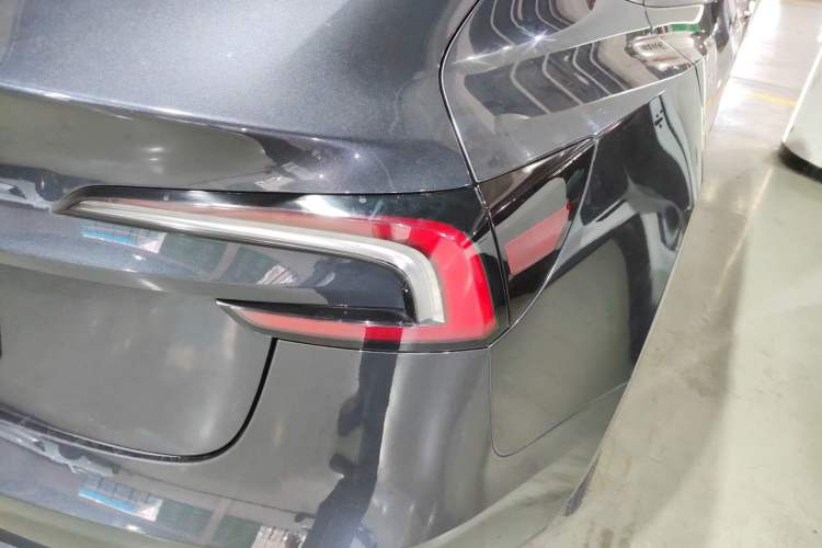 Used Tesla Model 3 2023 Long-Range All-Wheel-Drive Version
