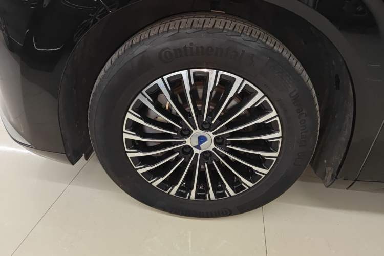 Used Denza D9 2022 DM-i 970 Four-Wheel Drive Prestige Model
