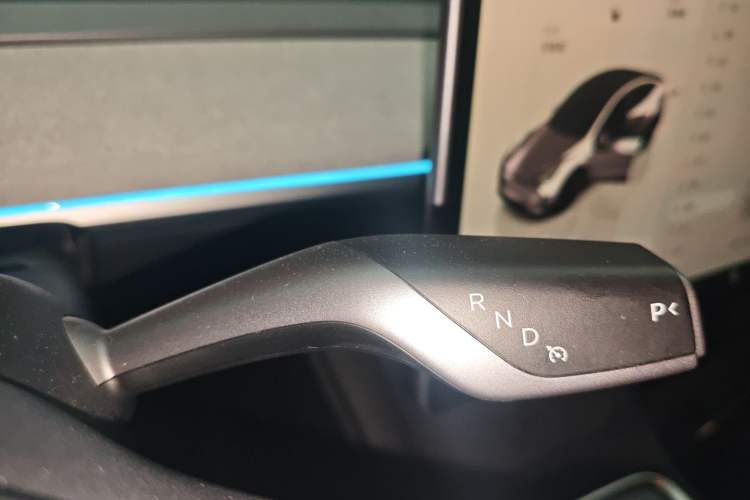 Used Tesla Model Y 2023 Long-Range All-Wheel-Drive Version
