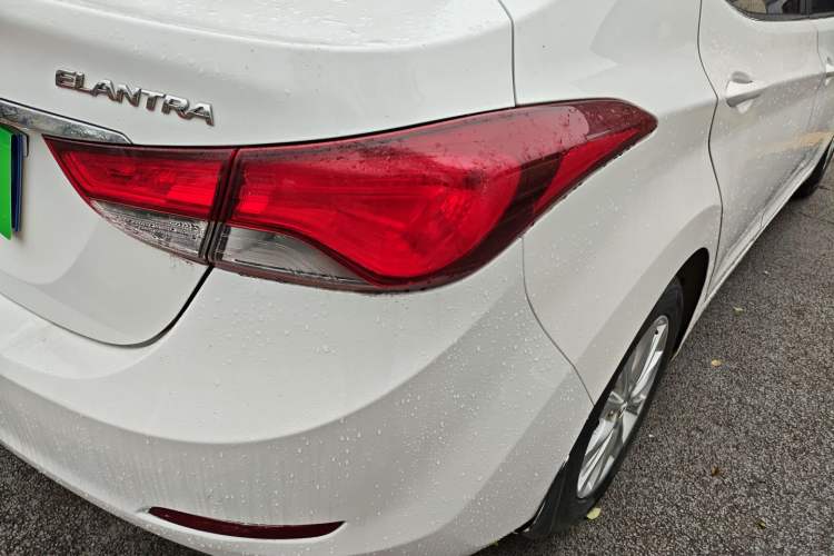 Used Hyundai Elantra (5th Generation / Langdong) 2016 1.6L Automatic Smart Version