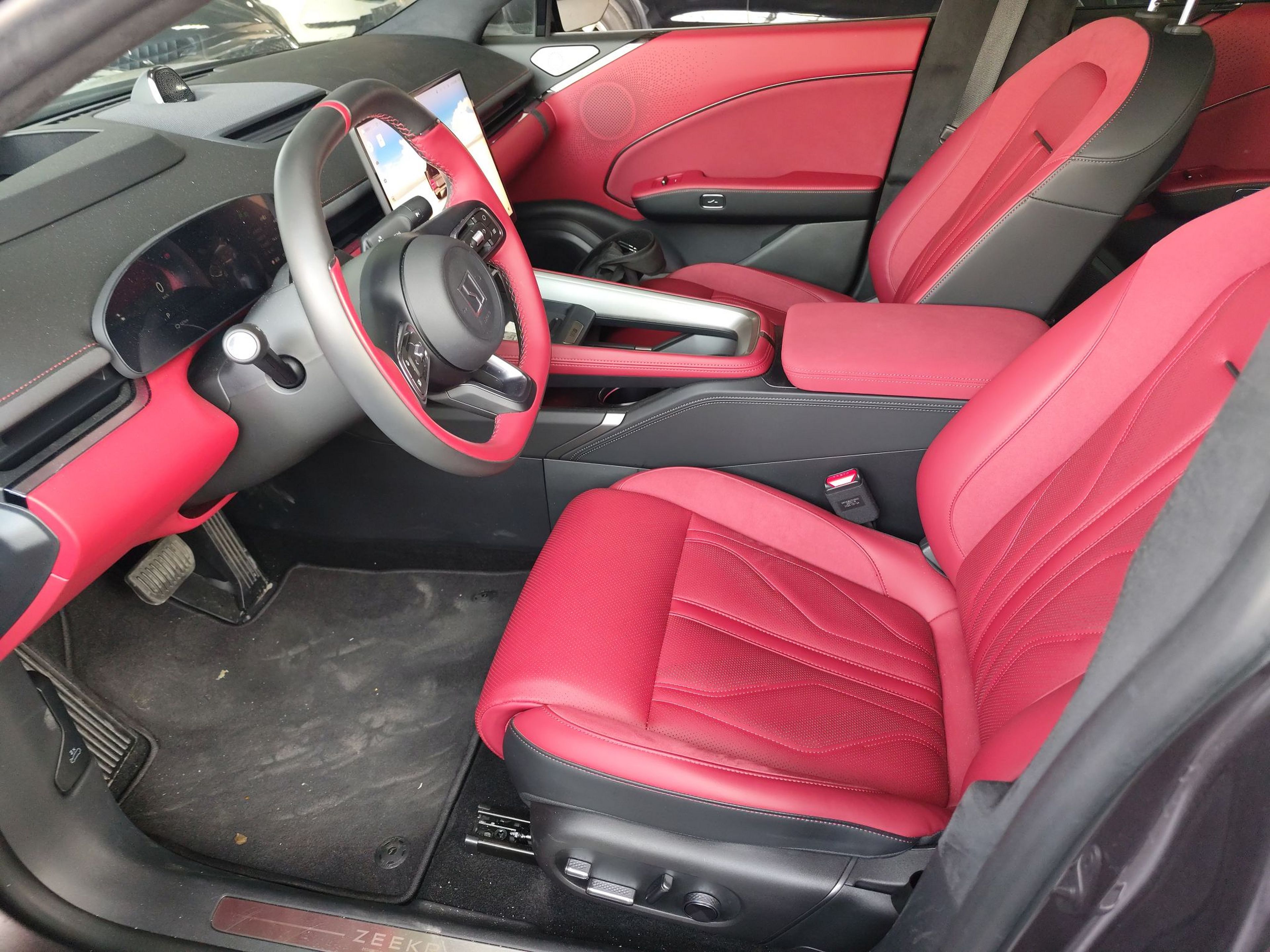 Переднее сиденье в автомобиле