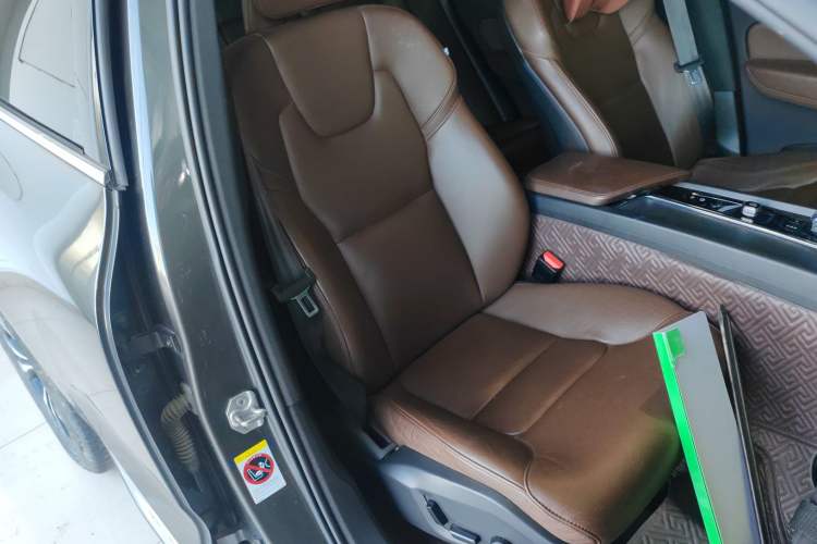 Used Volvo XC60 2022 B5 4x4 Zhiyi Luxury Edition
