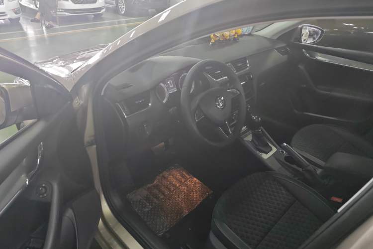 Used Skoda Octavia 2019 1.5L Automatic SmartDrive Comfort Edition China VI Standard
