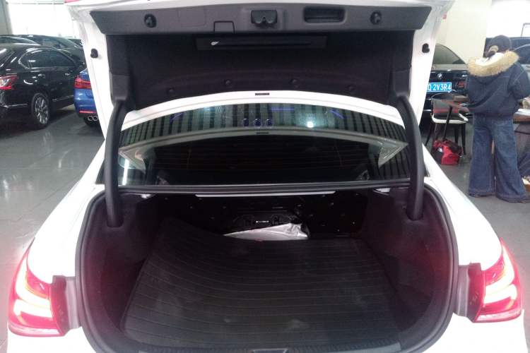 Used Mercedes-Benz A-Class 2022 Revised Version A 200 L Sport Sedan Fashionable Style
