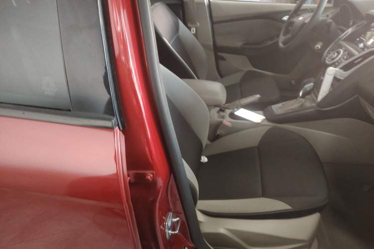 Used Ford Focus 2012 Sedan 1.6L Automatic Comfort Model
